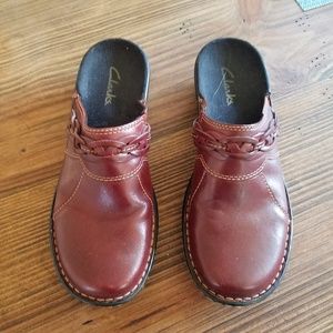 Clarks burgandy mules